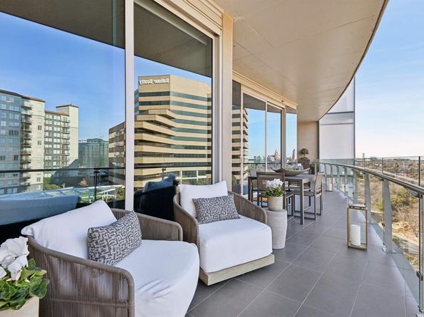 3130 N Harwood Street  705, Dallas Texas 75201