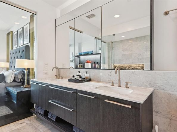 3130 N Harwood Street  705, Dallas Texas 75201