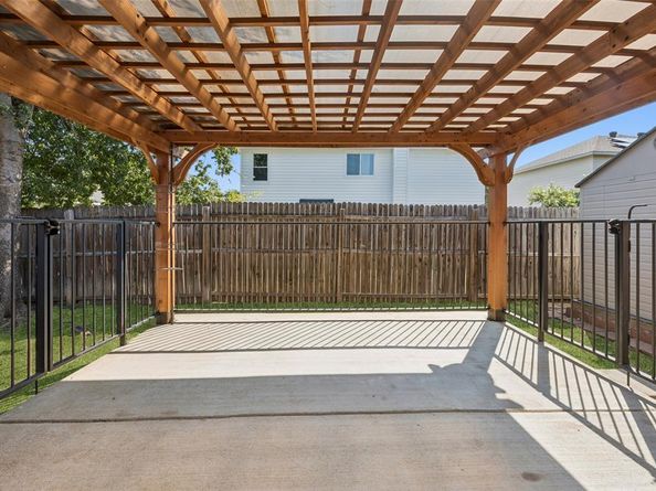 200  Lincoln Lane , Crowley Texas 76036