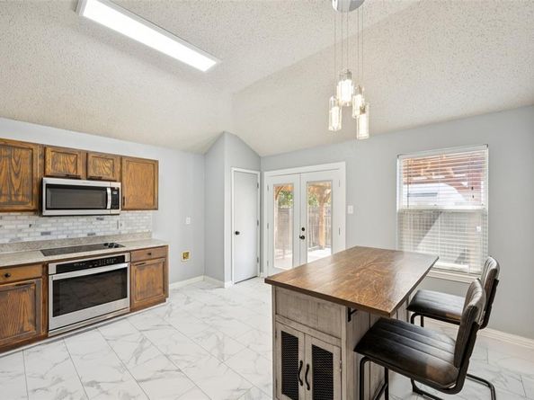 200  Lincoln Lane , Crowley Texas 76036