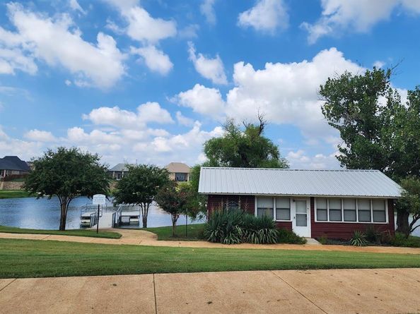 1205  Lake Hills Trail , Roanoke Texas 76262