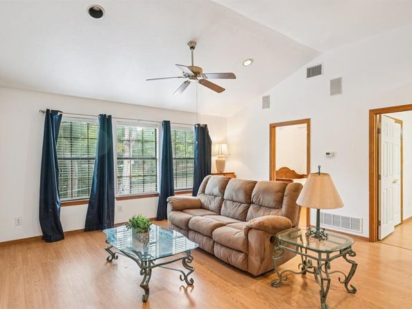 326 S Houston School Road , Lancaster Texas 75146