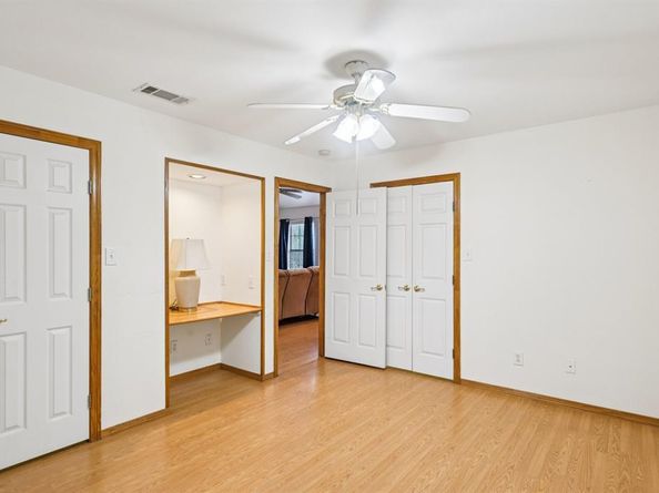 326 S Houston School Road , Lancaster Texas 75146