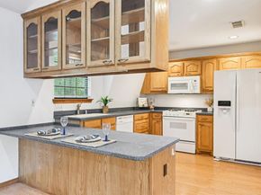 326 S Houston School Road , Lancaster Texas 75146