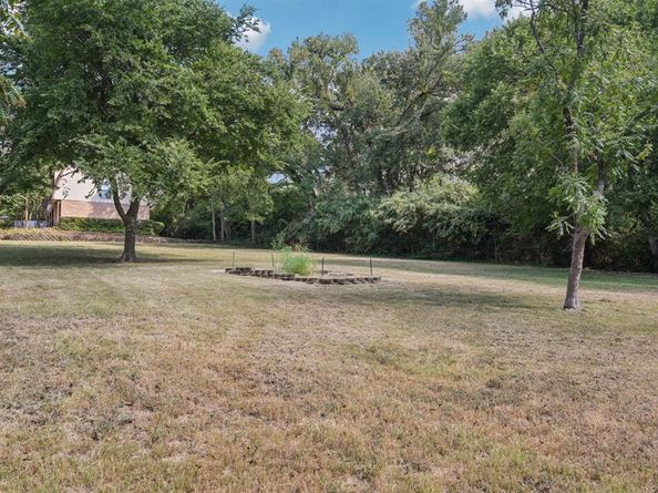 326 S Houston School Road , Lancaster Texas 75146