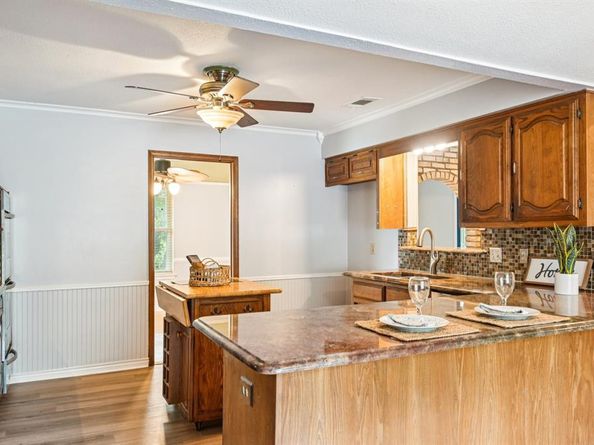 326 S Houston School Road , Lancaster Texas 75146