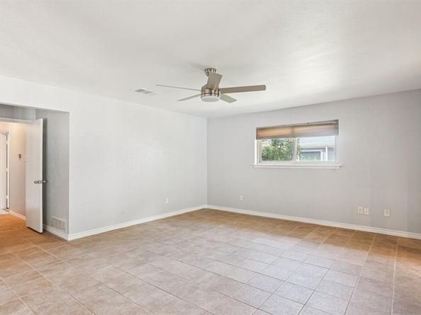 326 S Houston School Road , Lancaster Texas 75146