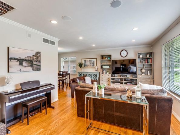 4323  Ashford Drive , Dallas Texas 75214