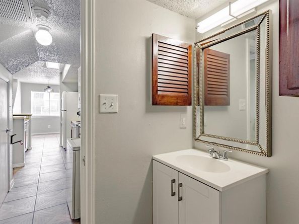 9823  Walnut Street  L205, Dallas Texas 75243