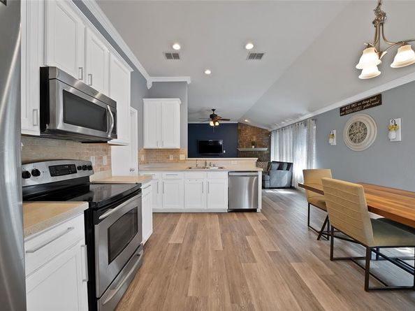6305  Pool View Drive , Dallas Texas 75249