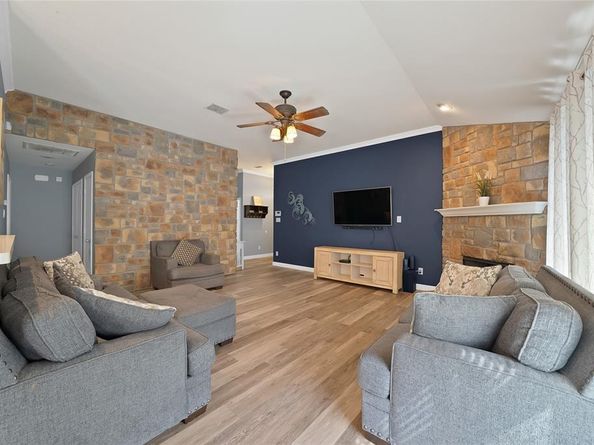6305  Pool View Drive , Dallas Texas 75249