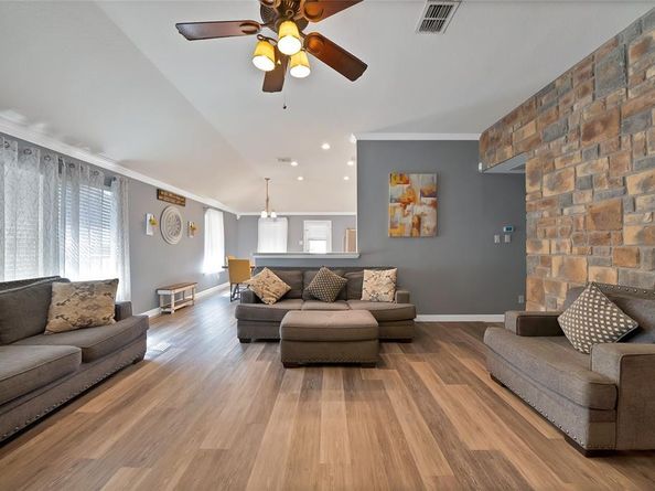 6305  Pool View Drive , Dallas Texas 75249