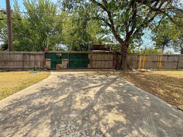 2015  Harlandale Avenue , Dallas Texas 75216