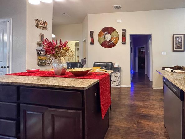 2015  Harlandale Avenue , Dallas Texas 75216