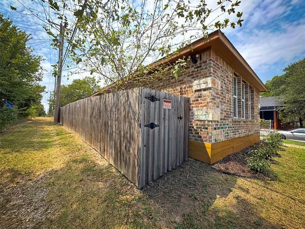 2015  Harlandale Avenue , Dallas Texas 75216