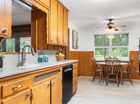 6225 N Hill Lane , Fort Worth Texas 76135