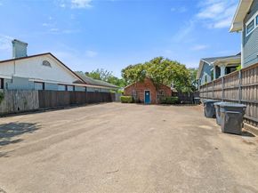 1015 N Bishop  , Dallas Texas 75208