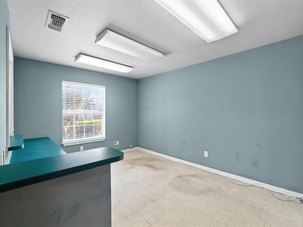 1015 N Bishop  , Dallas Texas 75208
