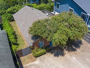1015 N Bishop  , Dallas Texas 75208