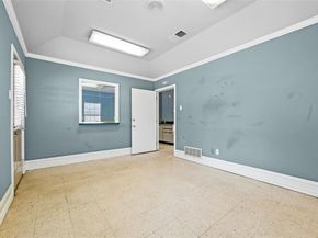 1015 N Bishop  , Dallas Texas 75208