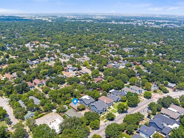 1015 N Bishop  , Dallas Texas 75208