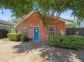 1015 N Bishop  , Dallas Texas 75208