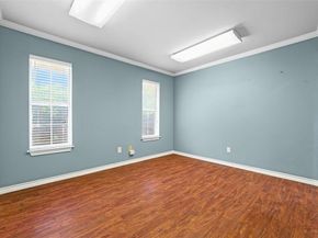 1015 N Bishop  , Dallas Texas 75208