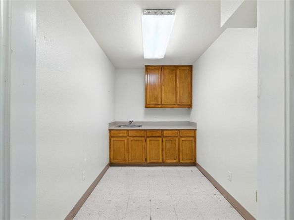 1015 N Bishop  , Dallas Texas 75208