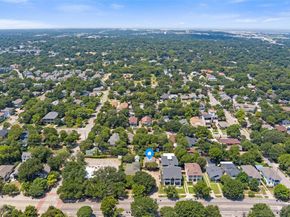 1015 N Bishop  , Dallas Texas 75208