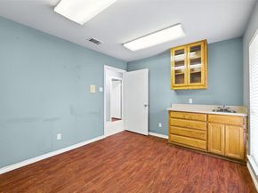 1015 N Bishop  , Dallas Texas 75208