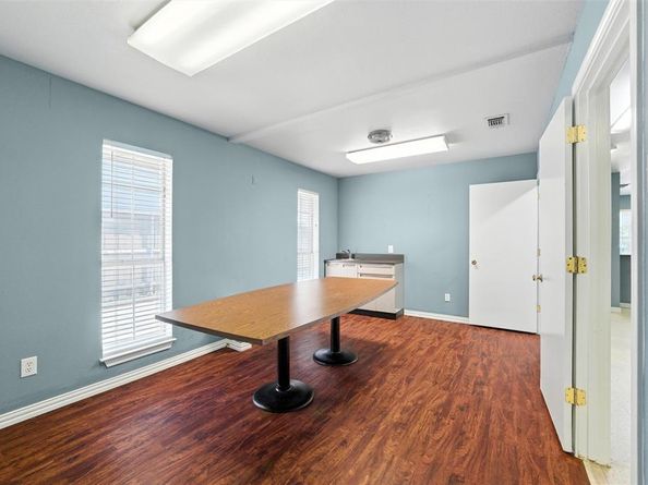 1015 N Bishop  , Dallas Texas 75208
