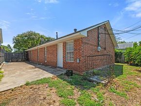 1015 N Bishop  , Dallas Texas 75208