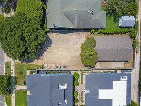 1015 N Bishop  , Dallas Texas 75208