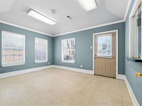 1015 N Bishop  , Dallas Texas 75208