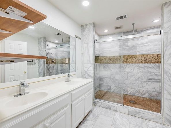 939  Wood Brook Drive , Grand Prairie Texas 75052