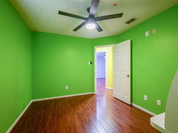 939  Wood Brook Drive , Grand Prairie Texas 75052