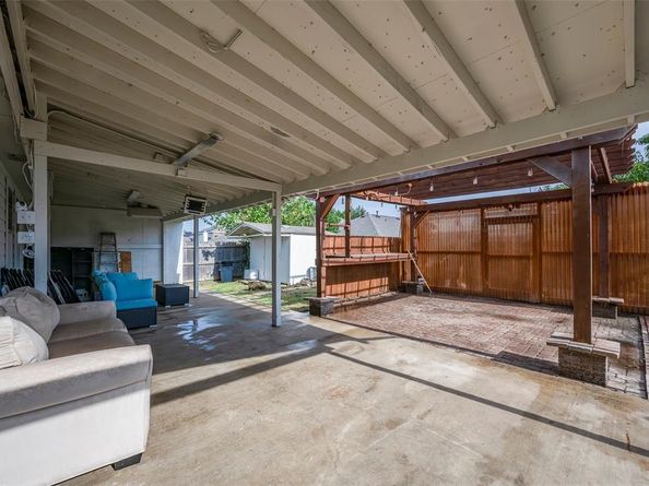 939  Wood Brook Drive , Grand Prairie Texas 75052