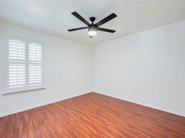 939  Wood Brook Drive , Grand Prairie Texas 75052