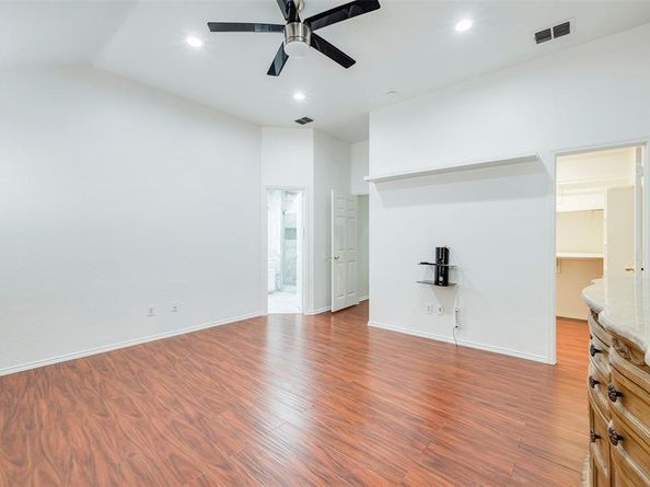 939  Wood Brook Drive , Grand Prairie Texas 75052