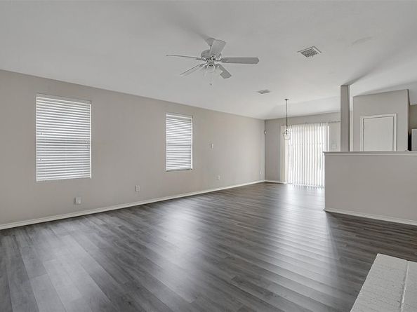 596  Creekbend Street , Crowley Texas 76036
