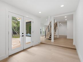 1521  El Campo Drive , Dallas Texas 75218