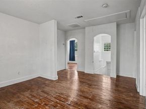 1601 S Henderson Street , Fort Worth Texas 76104