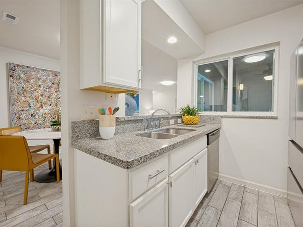 5140  Amesbury Drive  212, Dallas Texas 75206