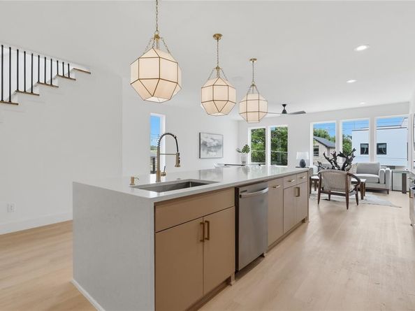 4009  Finis Lane , Dallas Texas 75212