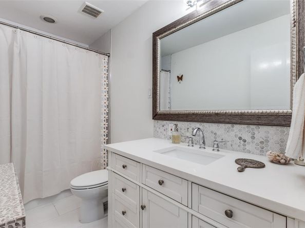 7404 W Northwest Highway  3, Dallas Texas 75225