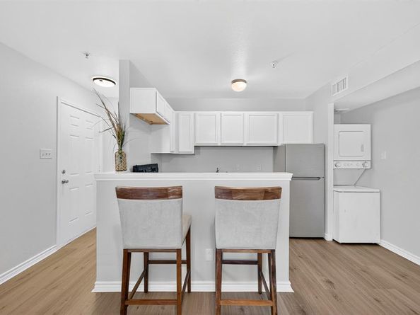 9829  Walnut Street  306, Dallas Texas 75243