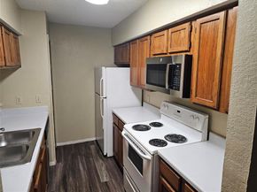 9605  Walnut Street  12106, Dallas Texas 75243