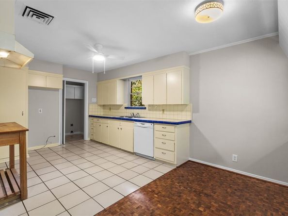 985 N Rustic Circle , Dallas Texas 75218