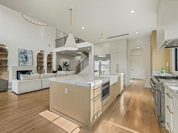 3723  Manana Drive , Dallas Texas 75220