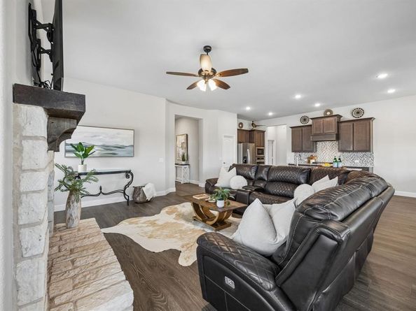 1005  Longbow Lane , Crowley Texas 76036